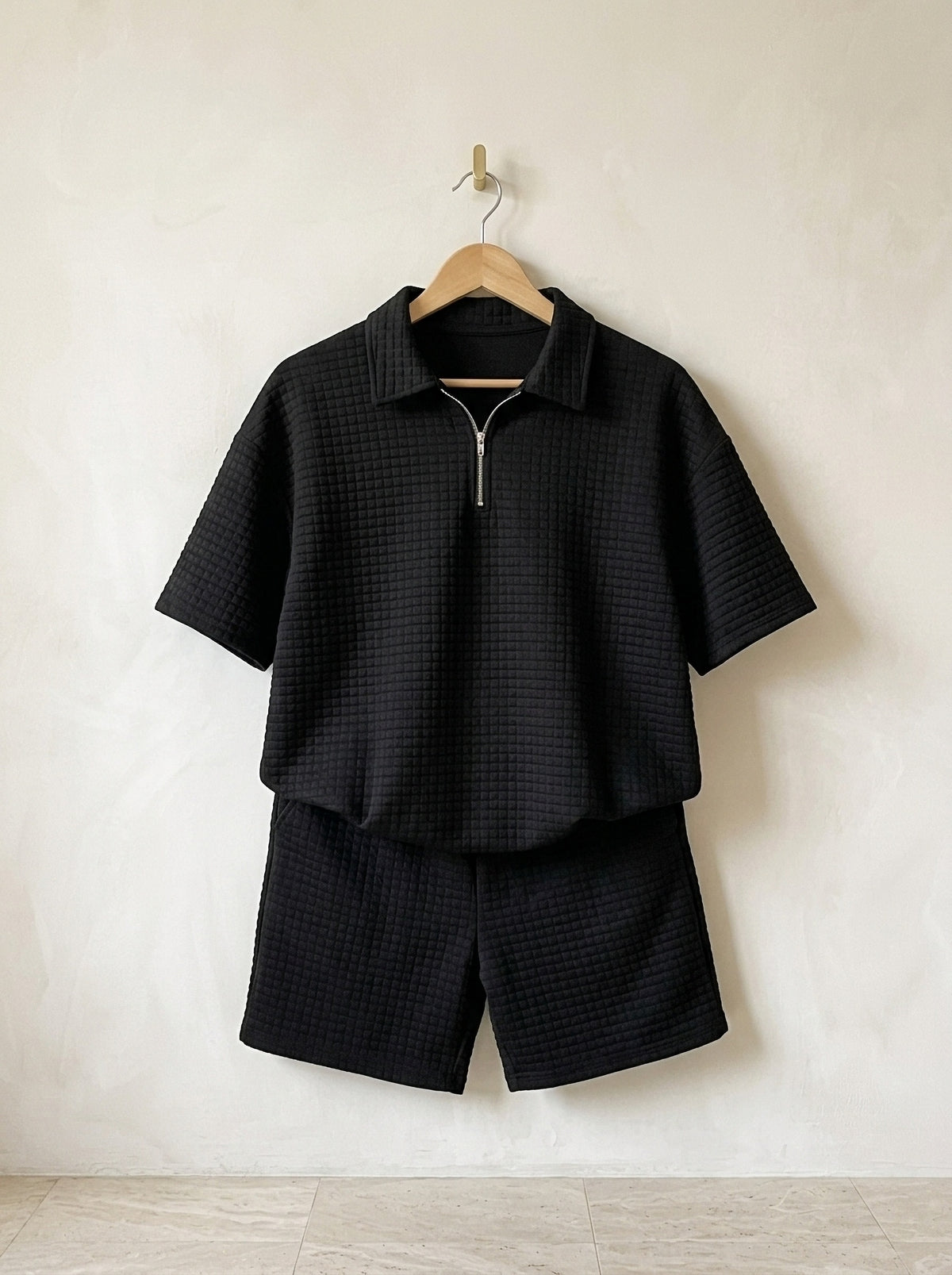 Preto | Conjunto polo texturizada com zíper e short Kythira preto – peça sozinha, foto de produto