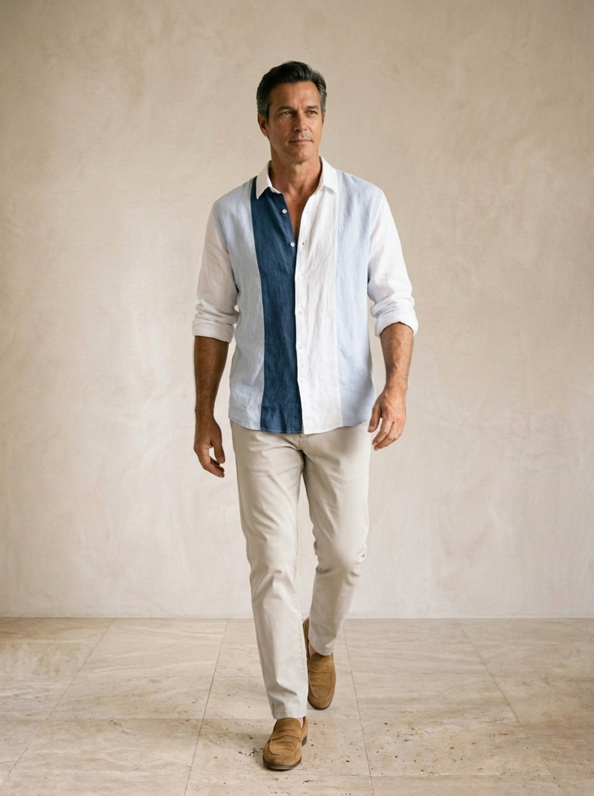 Camisa de linho patchwork Lille – corpo inteiro, modelo caminhando