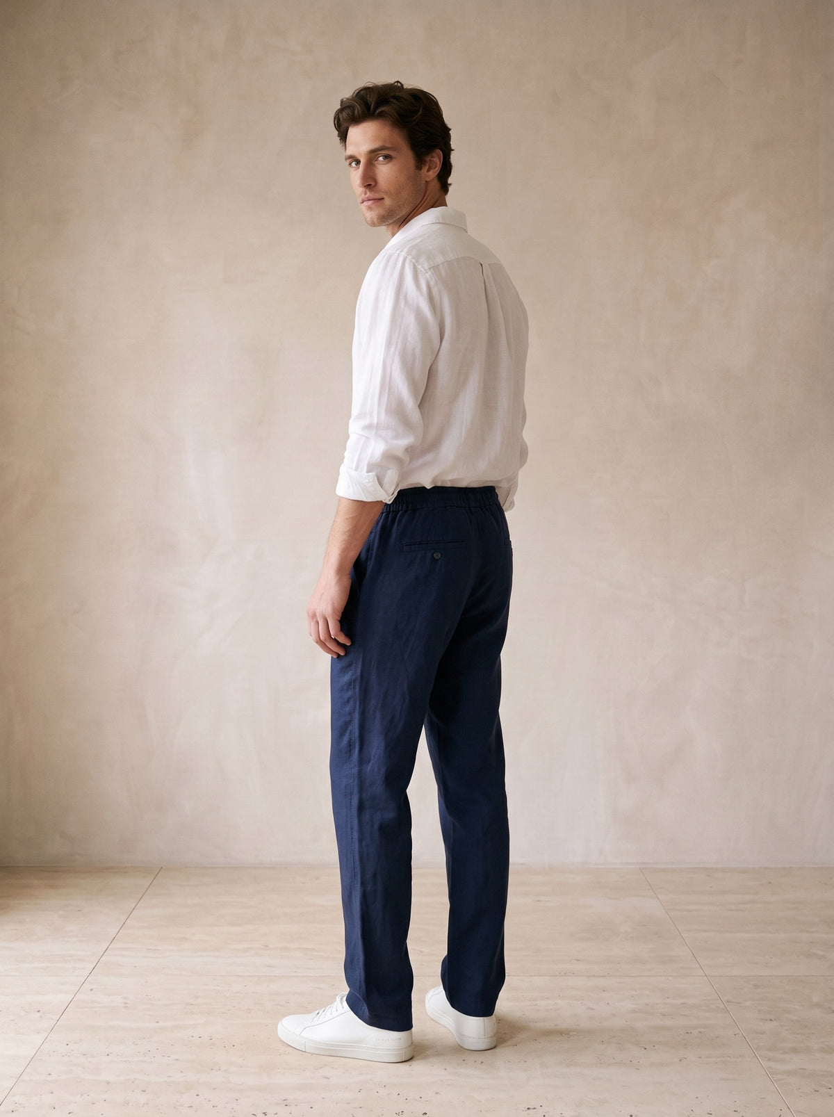 Azul-marinho | Calça de linho com cordão Liverpool azul-marinho – vista de costas