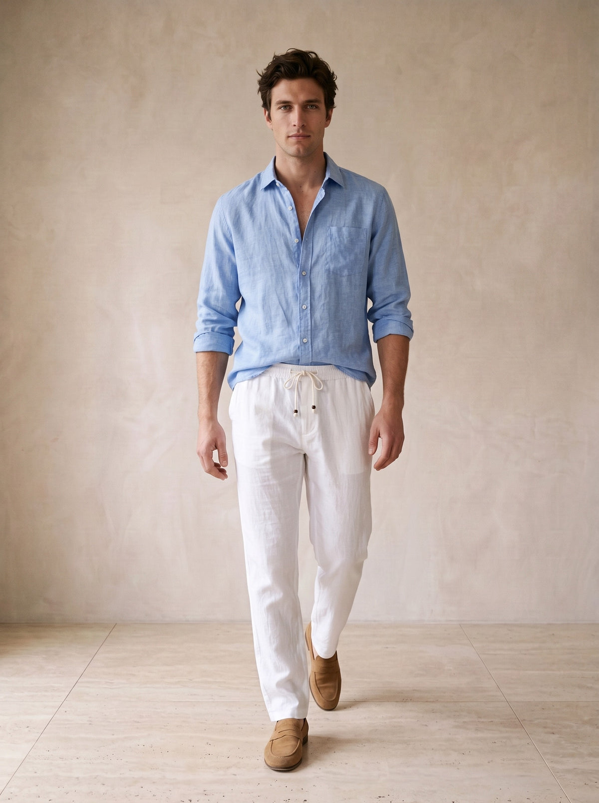 Branco | Calça de linho com cordão Liverpool branco – corpo inteiro, modelo caminhando