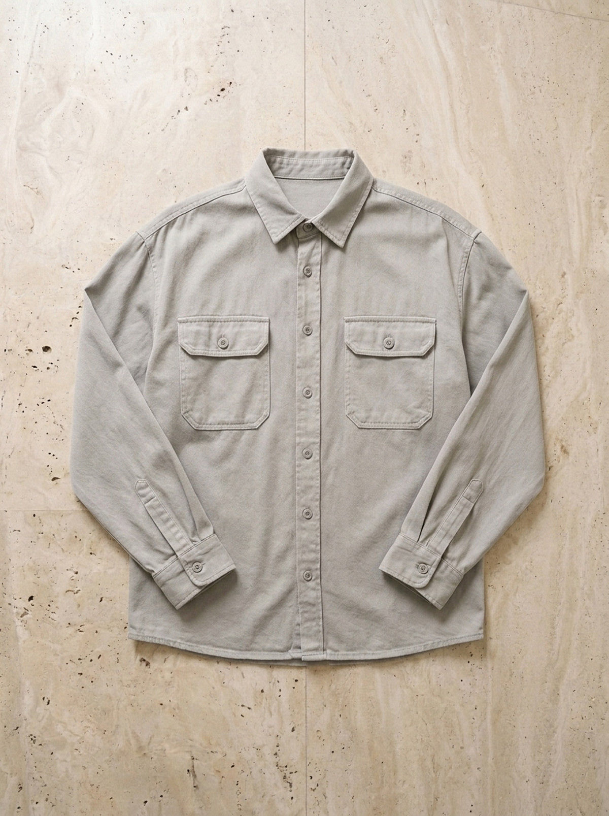 Cinza | Camisa de sarja com bolsos Loches cinza – peça sozinha vista de cima