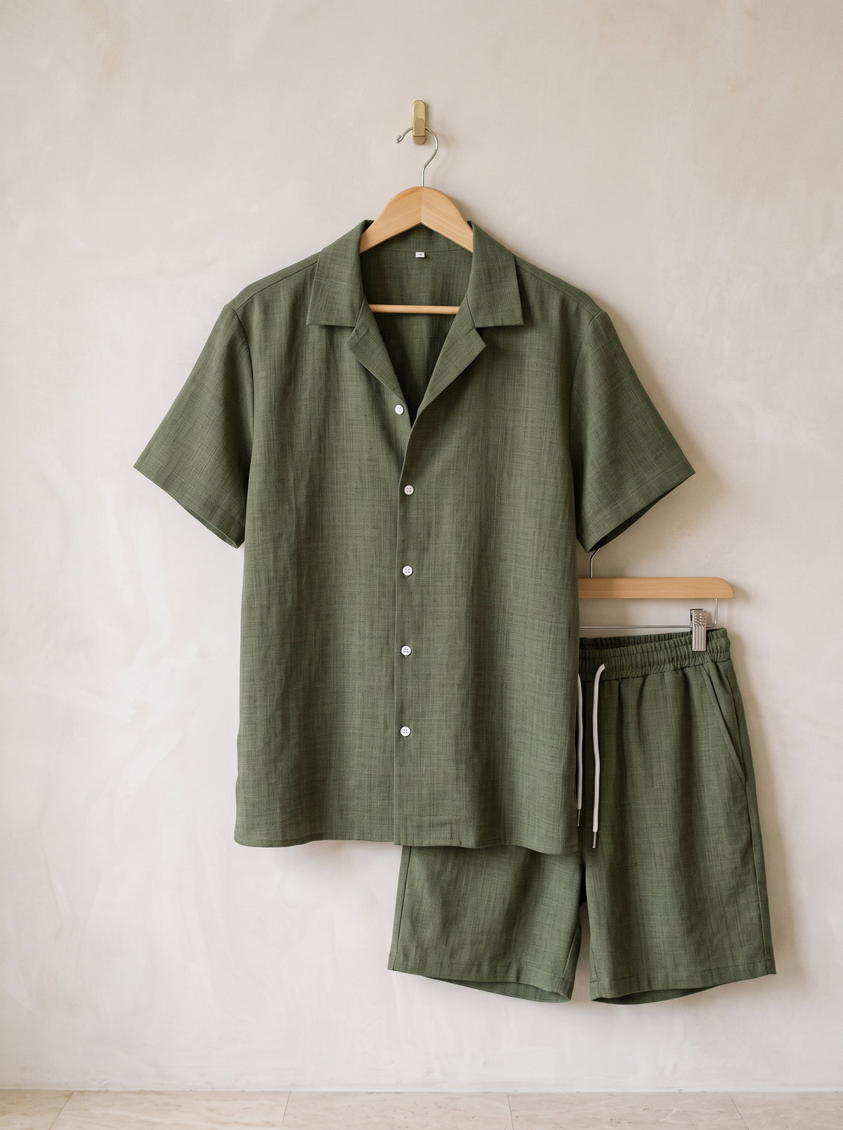 Verde-militar | Conjunto camisa gola cubana texturizada e short Mahón verde-militar – peça sozinha, foto de produto
