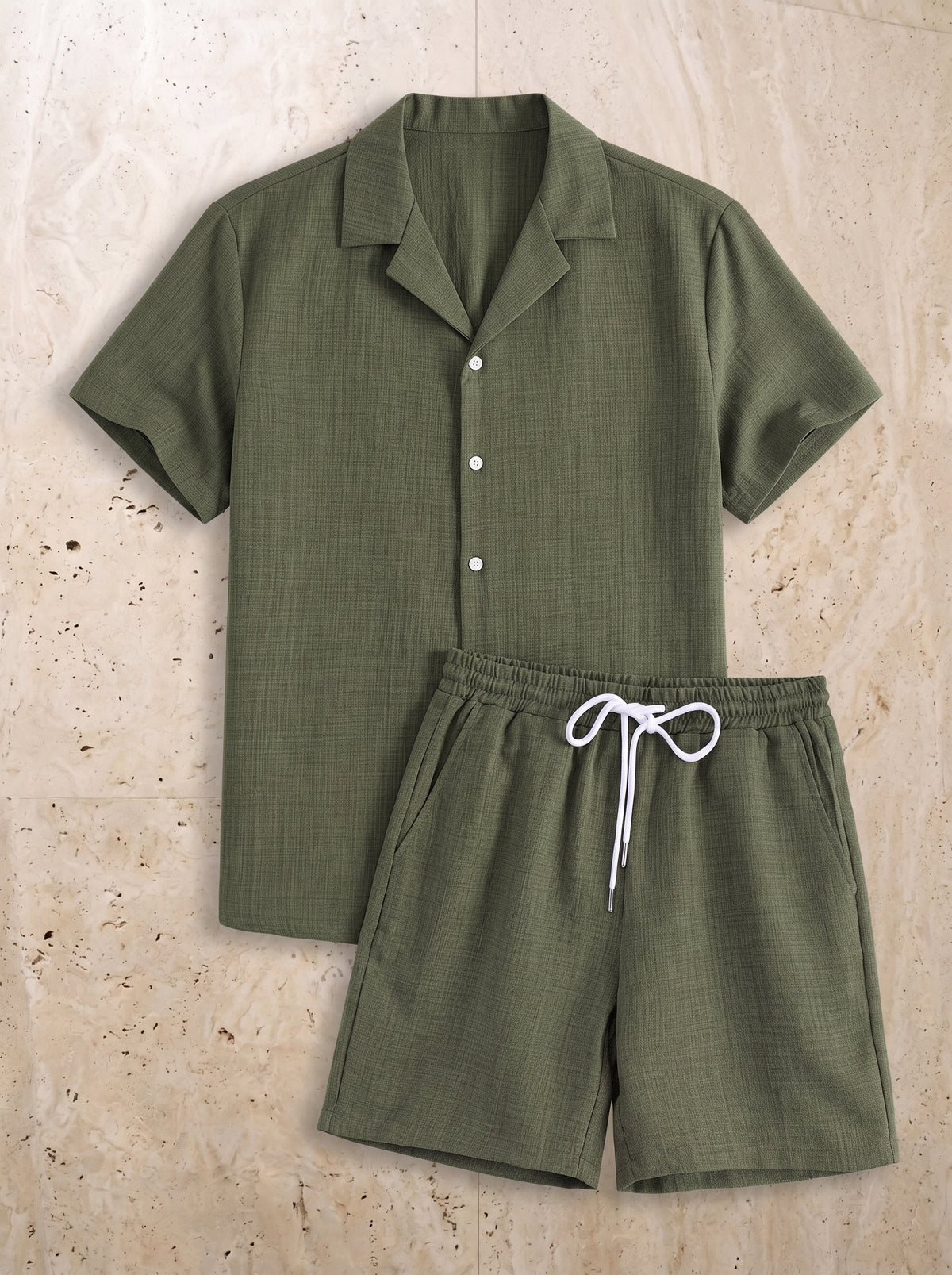 Verde-militar | Conjunto camisa gola cubana texturizada e short Mahón verde-militar – peça sozinha vista de cima