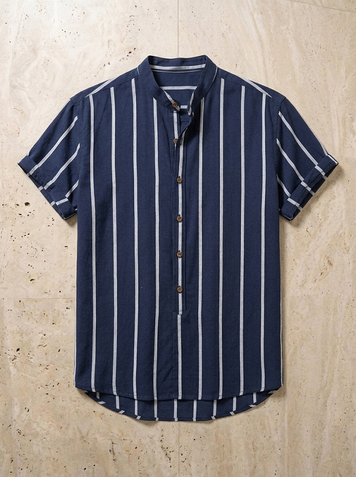Camisa gola padre listrada Mallorca – peça sozinha vista de cima