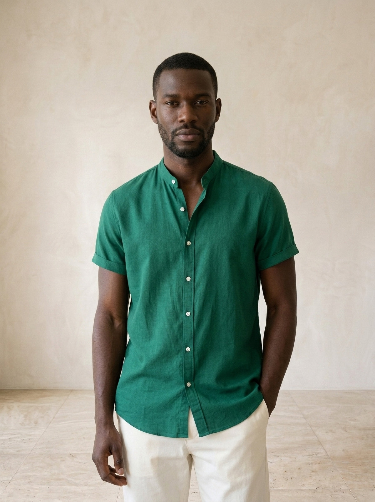 Verde | Camisa social slim Malmö verde – vista de frente, recorte próximo