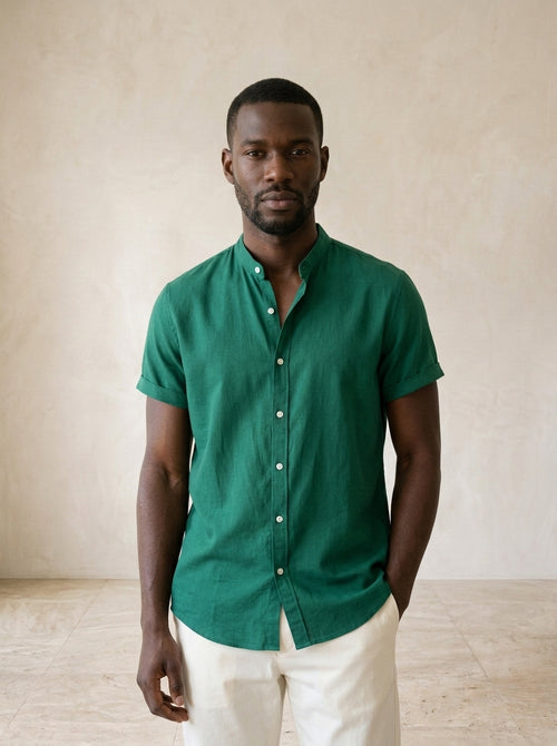 Verde | Camisa social slim Malmö verde – vista de frente, recorte próximo