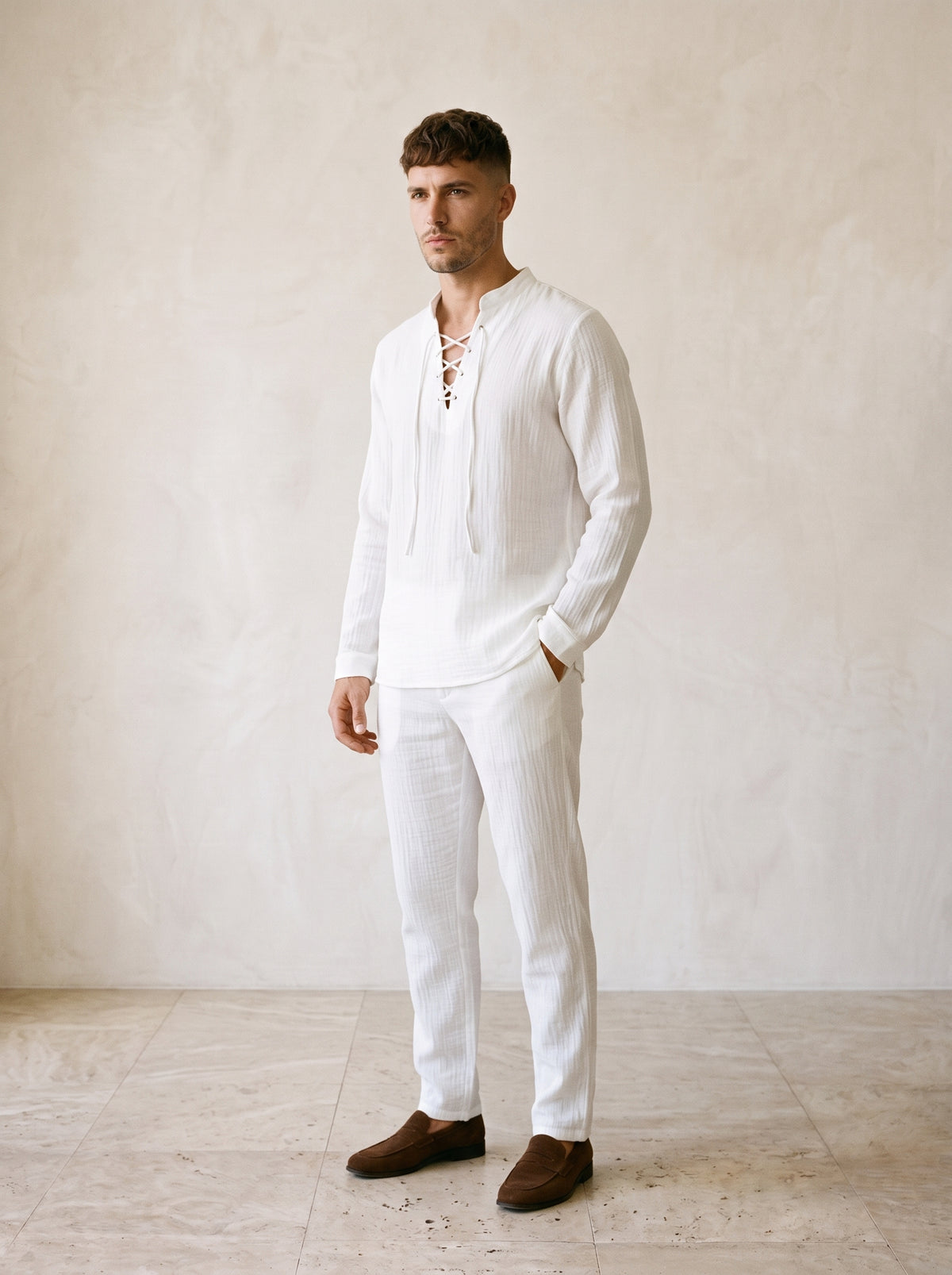 Branco | Conjunto bata e calça de algodão Marbella branco – vista três quartos