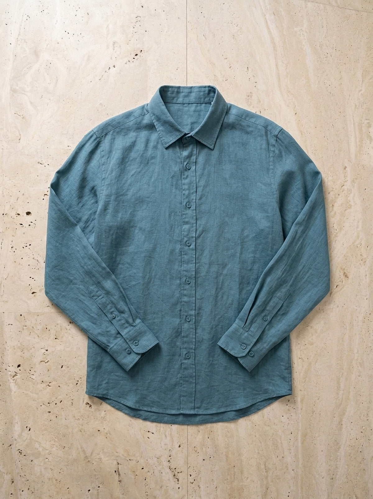 Azul | Camisa de linho Mijas azul – peça sozinha vista de cima