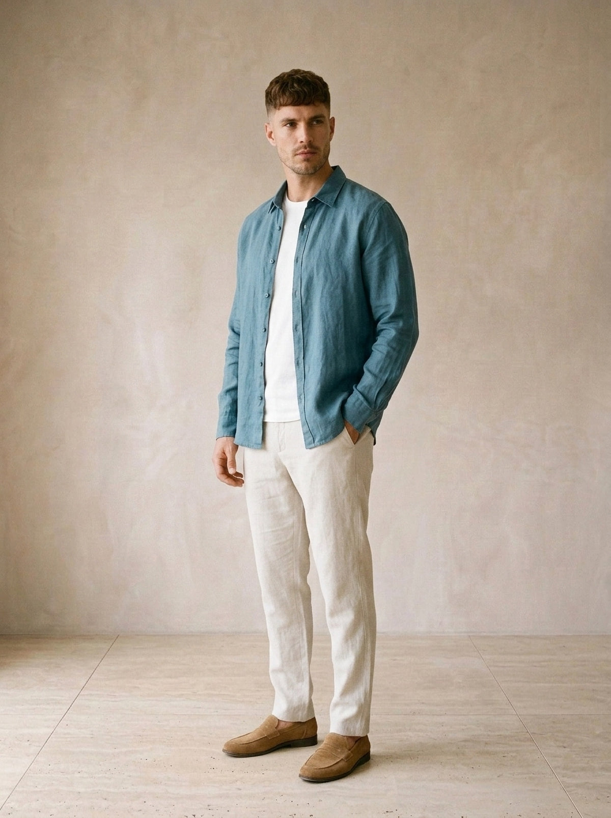 Azul | Camisa de linho Mijas azul – vista três quartos