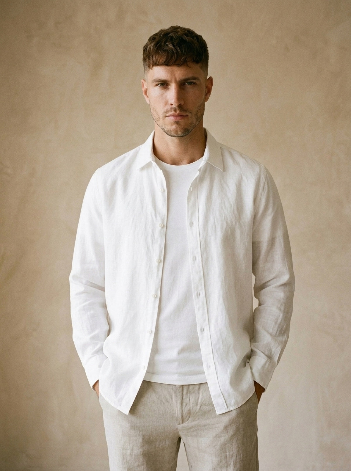Branco | Camisa de linho Mijas branco – vista de frente, recorte próximo