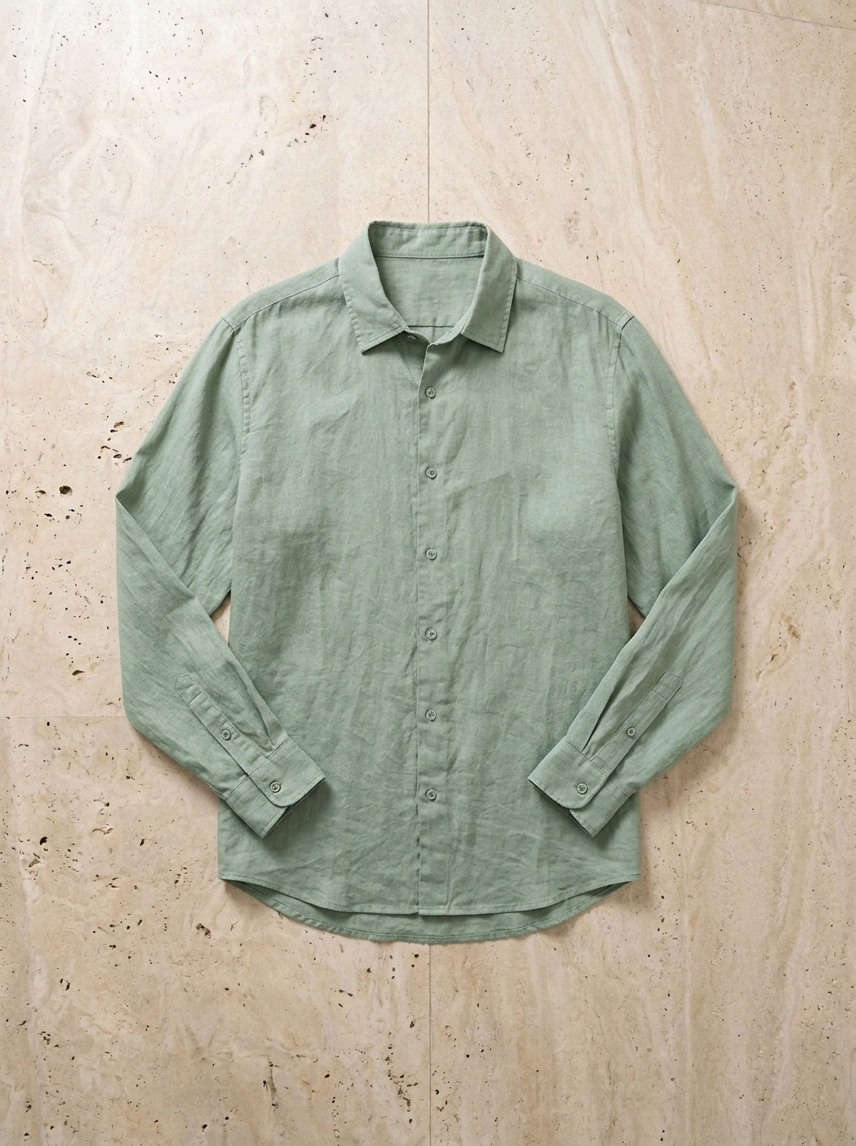 Verde | Camisa de linho Mijas verde – peça sozinha vista de cima