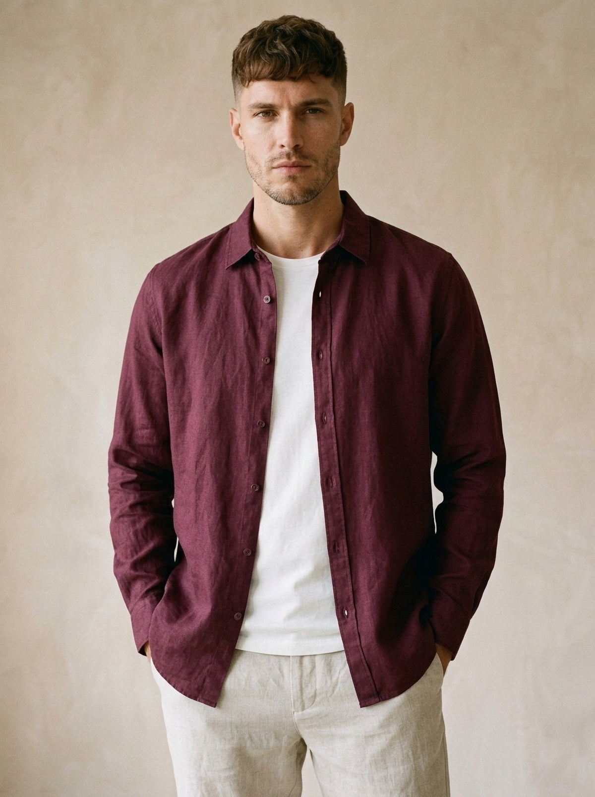 Vinho | Camisa de linho Mijas vinho – vista de frente, recorte próximo