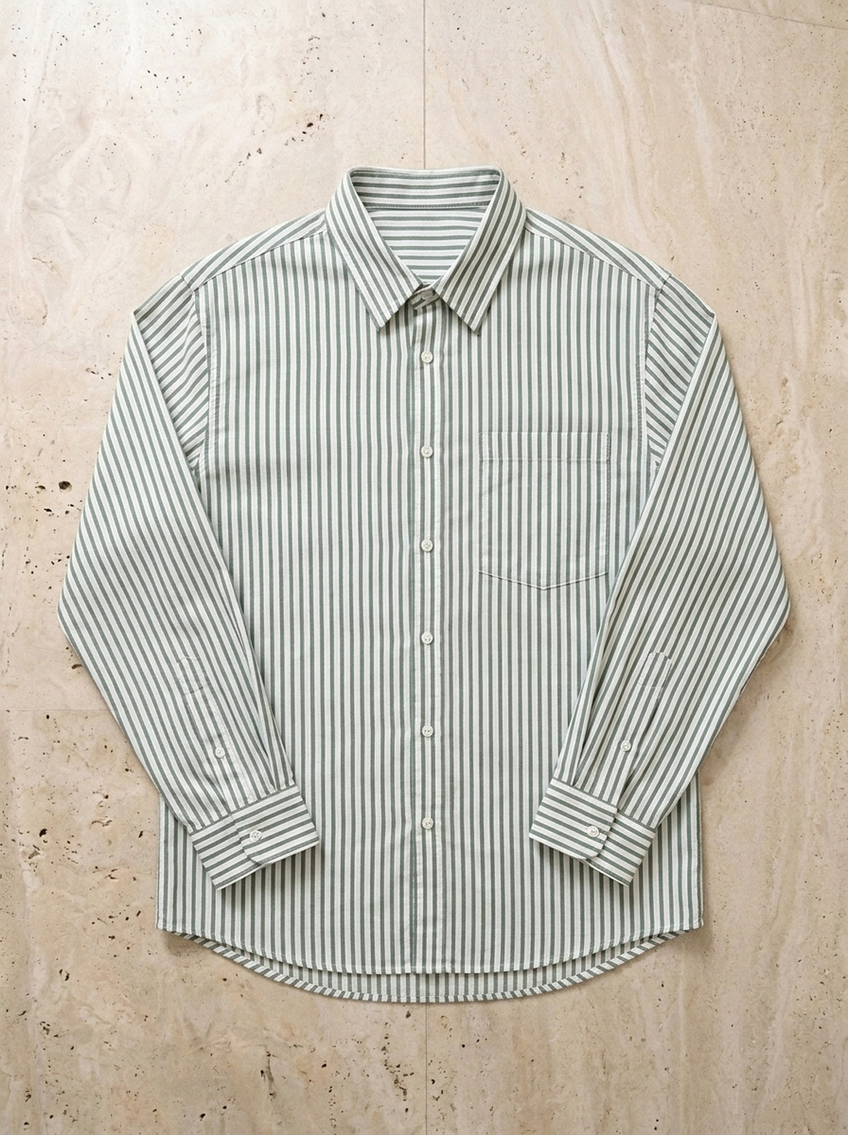 Verde | Camisa de listras finas Milão verde – peça sozinha vista de cima