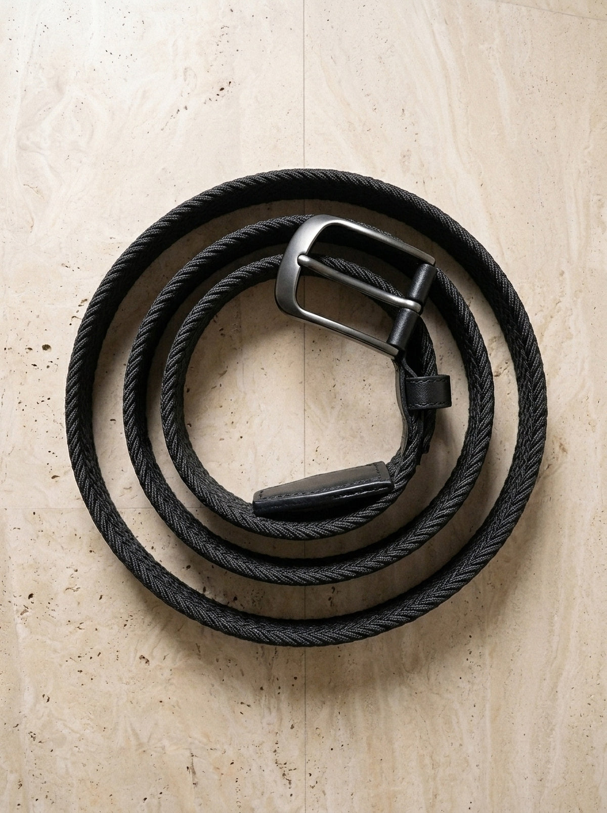 Preto | Cinto trançado elástico Milos preto – cinto visto de cima