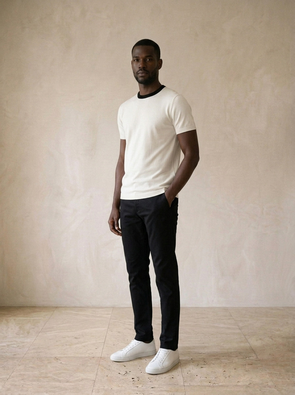 Branco | Camiseta slim com gola contrastante Modena branco – vista três quartos