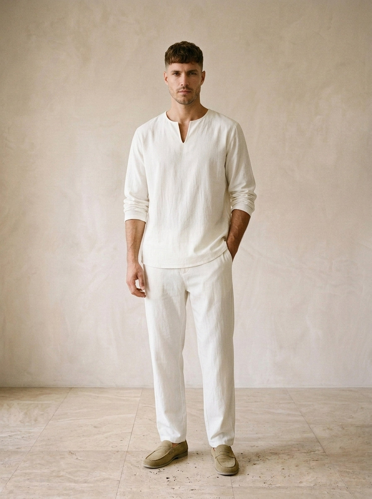 Branco | Conjunto bata decote V e calça Mojácar branco – vista de frente, corpo inteiro