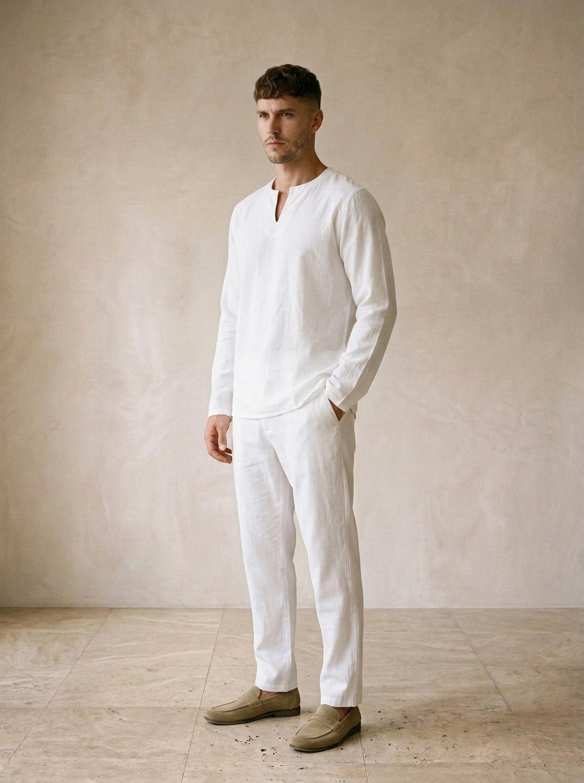 Branco | Conjunto bata decote V e calça Mojácar branco – vista três quartos