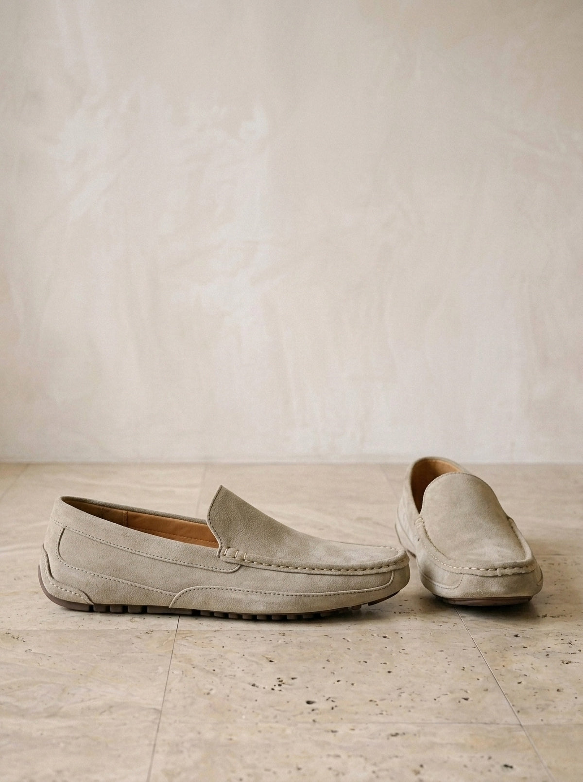 Cáqui | Mocassim de camurça Monemvasia cáqui – par de lado, foto de produto