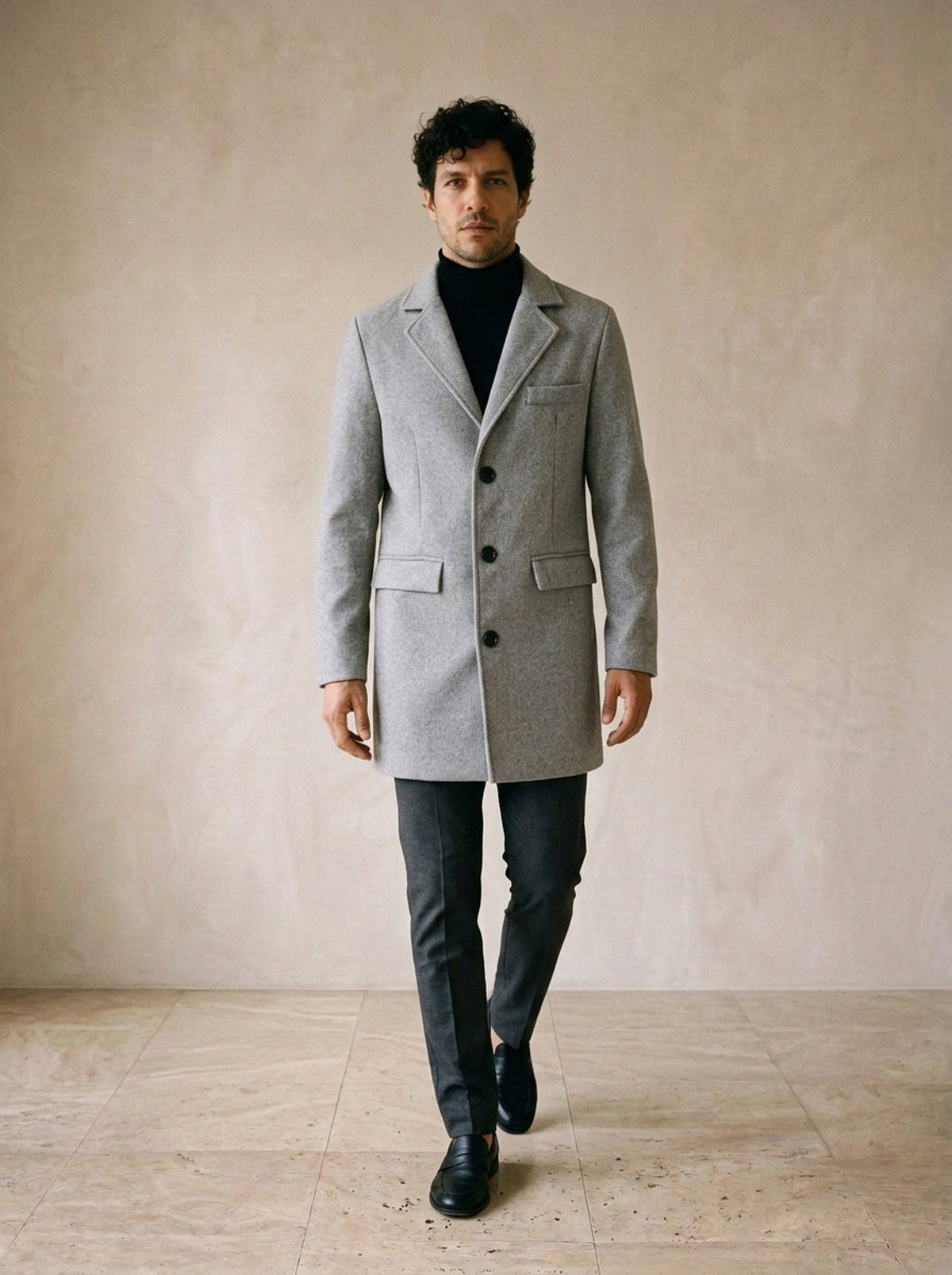 Cinza | Sobretudo de lã Montemerano cinza – corpo inteiro, modelo caminhando