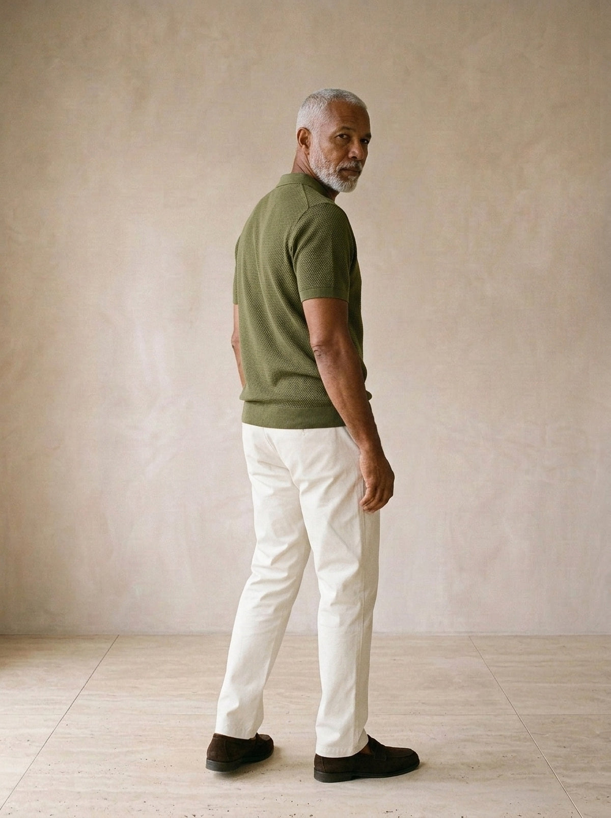Verde | Camisa polo de tricot slim Mulhouse verde – costas, olhando por cima do ombro