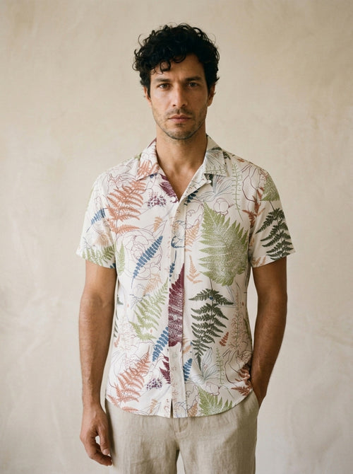 Camisa estampa de folhagens Nazaré – vista de frente, recorte próximo