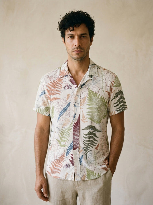 Camisa estampa de folhagens Nazaré – vista de frente, recorte próximo