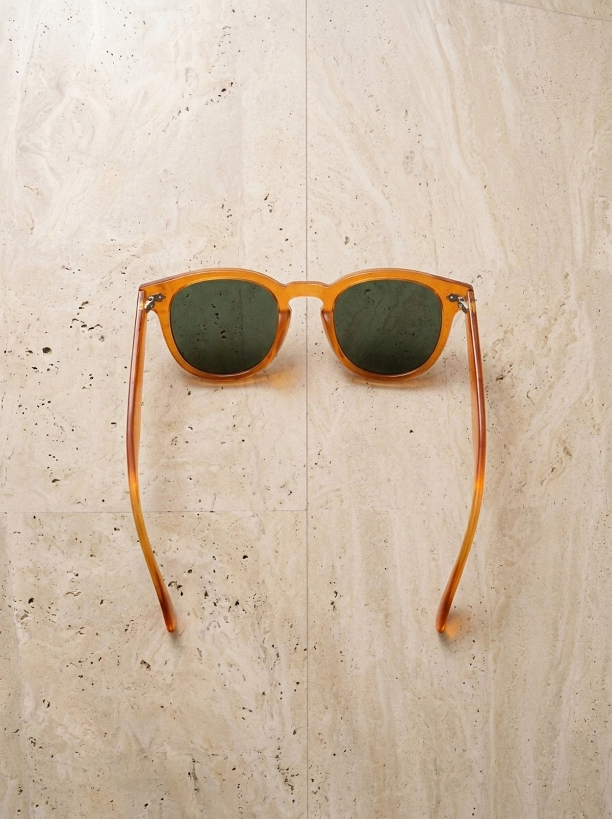 Laranja/Verde | Óculos de sol de acetato Niš laranja/verde – peça sozinha vista de cima