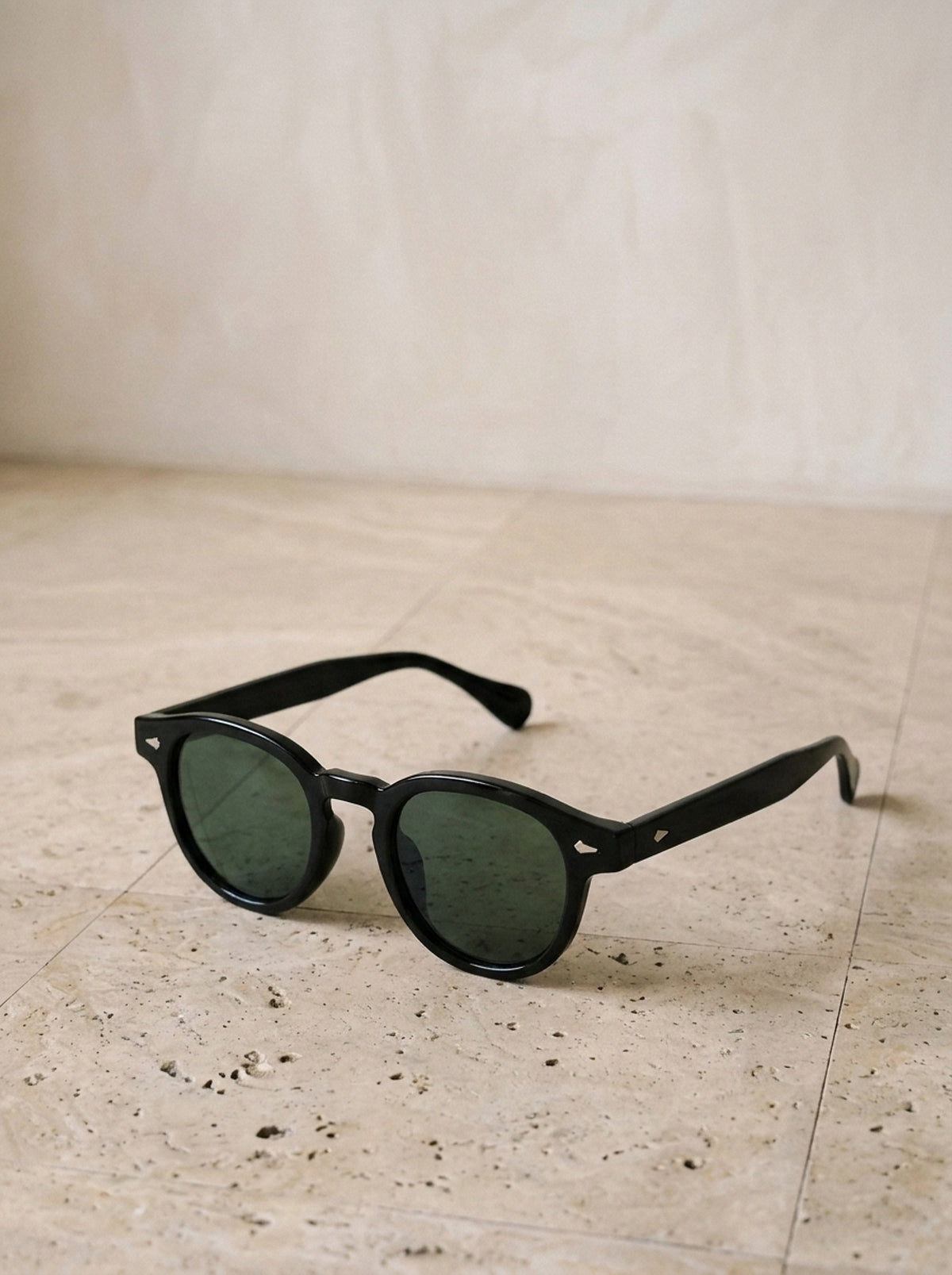 Preto/Verde | Óculos de sol de acetato Niš preto/verde – vista três quartos