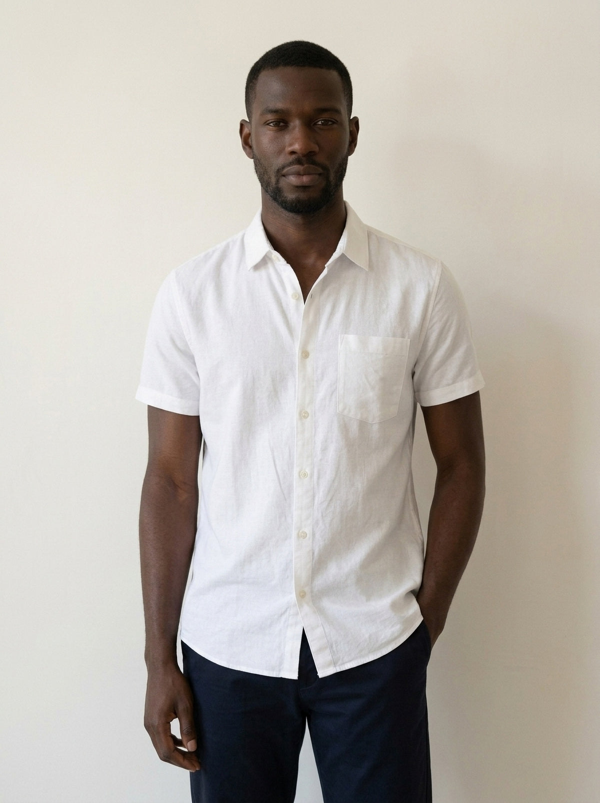 Branco | Camisa social slim Óbidos branco – vista de frente, recorte próximo