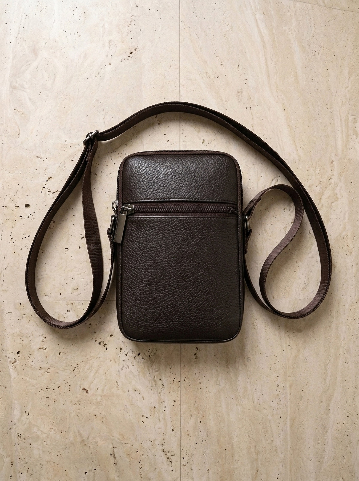 Café | Bolsa de ombro de couro Orte café – bolsa sozinha vista de cima