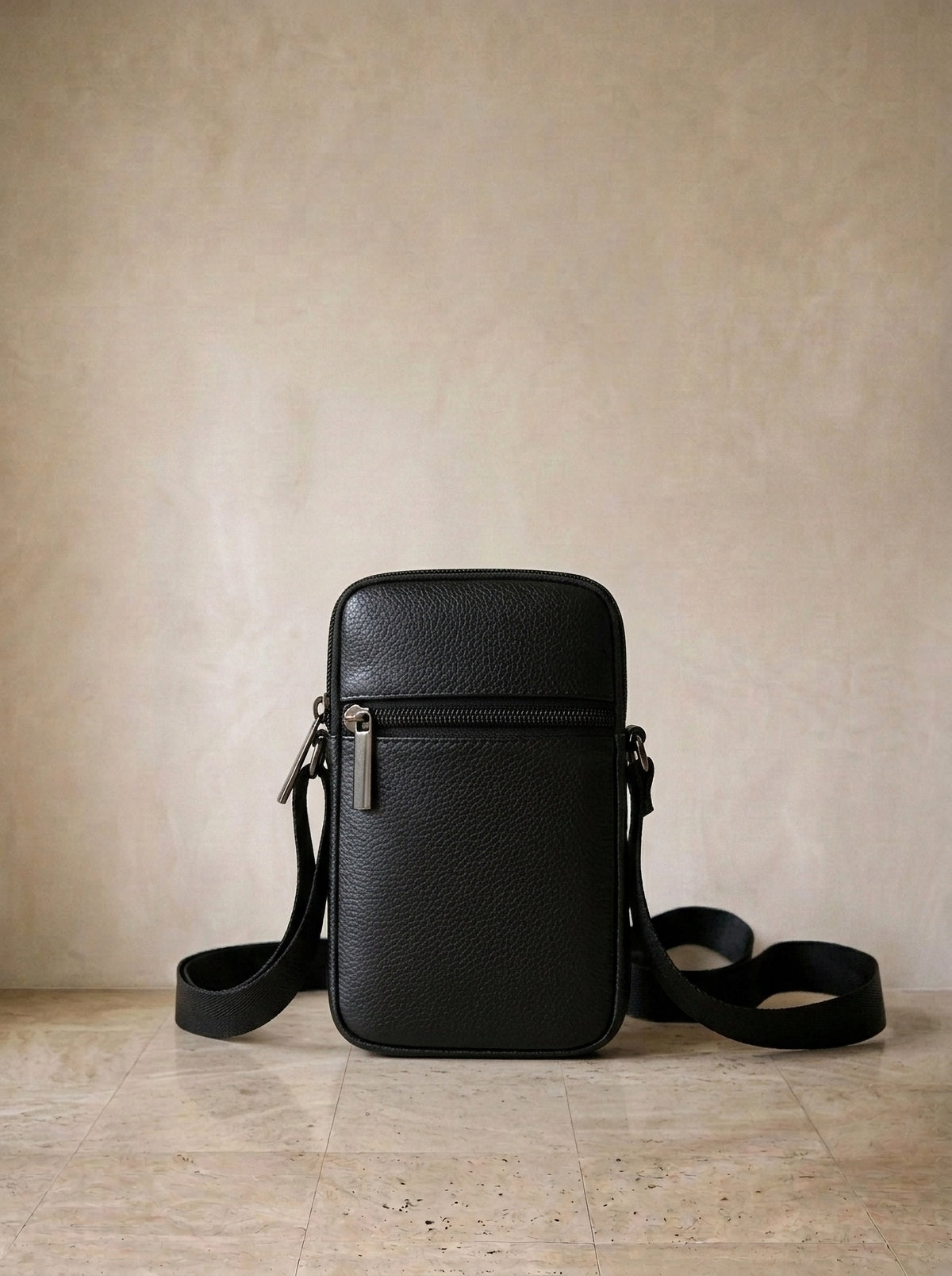 Preto | Bolsa de ombro de couro Orte preto – bolsa sozinha, foto de produto