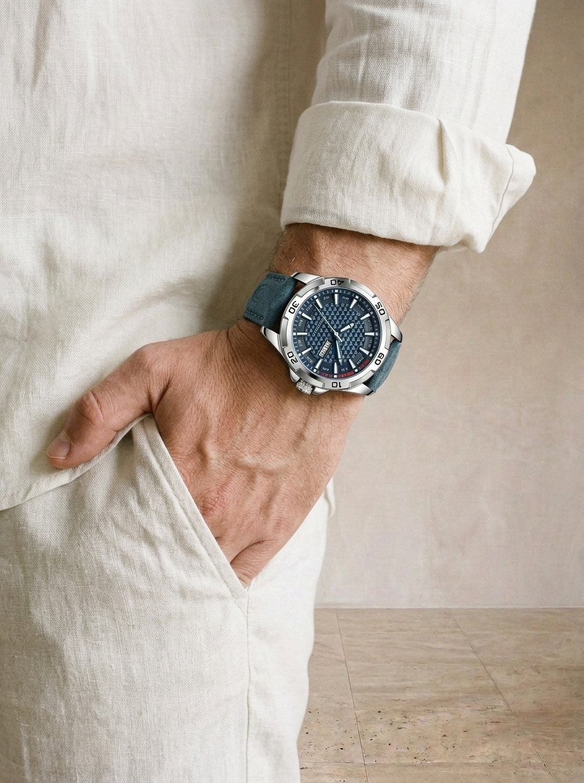 Prata e azul | Relógio de aço com pulseira de couro Parga prata e azul – no pulso