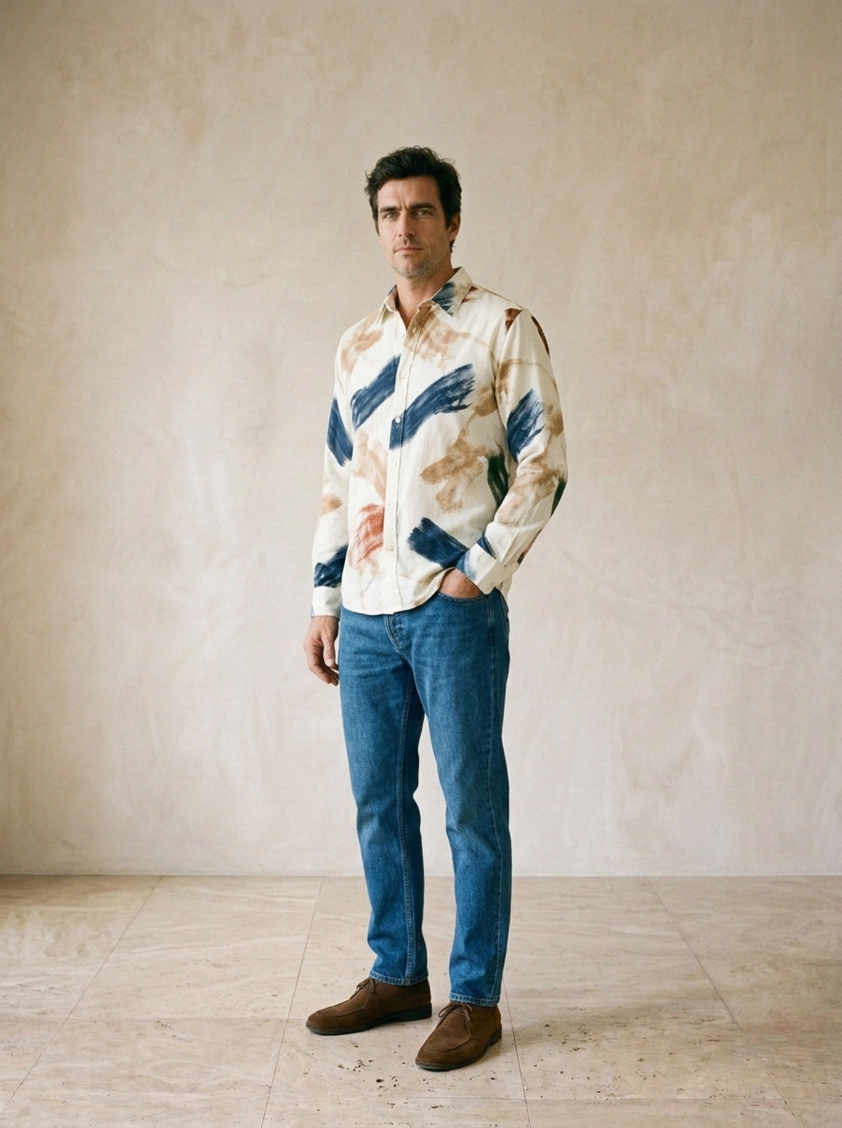 Camisa estampa de pinceladas Paris – vista três quartos
