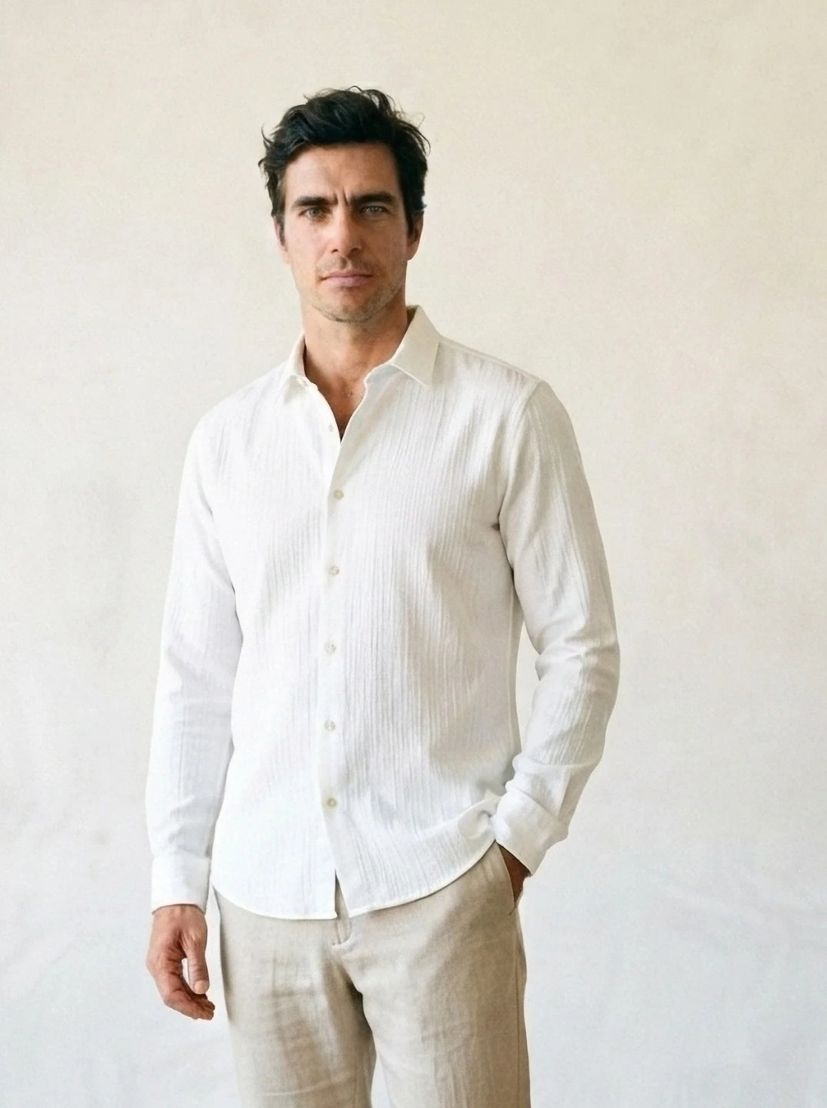 Branco | Camisa de linho Plymouth branco – vista de frente, recorte próximo
