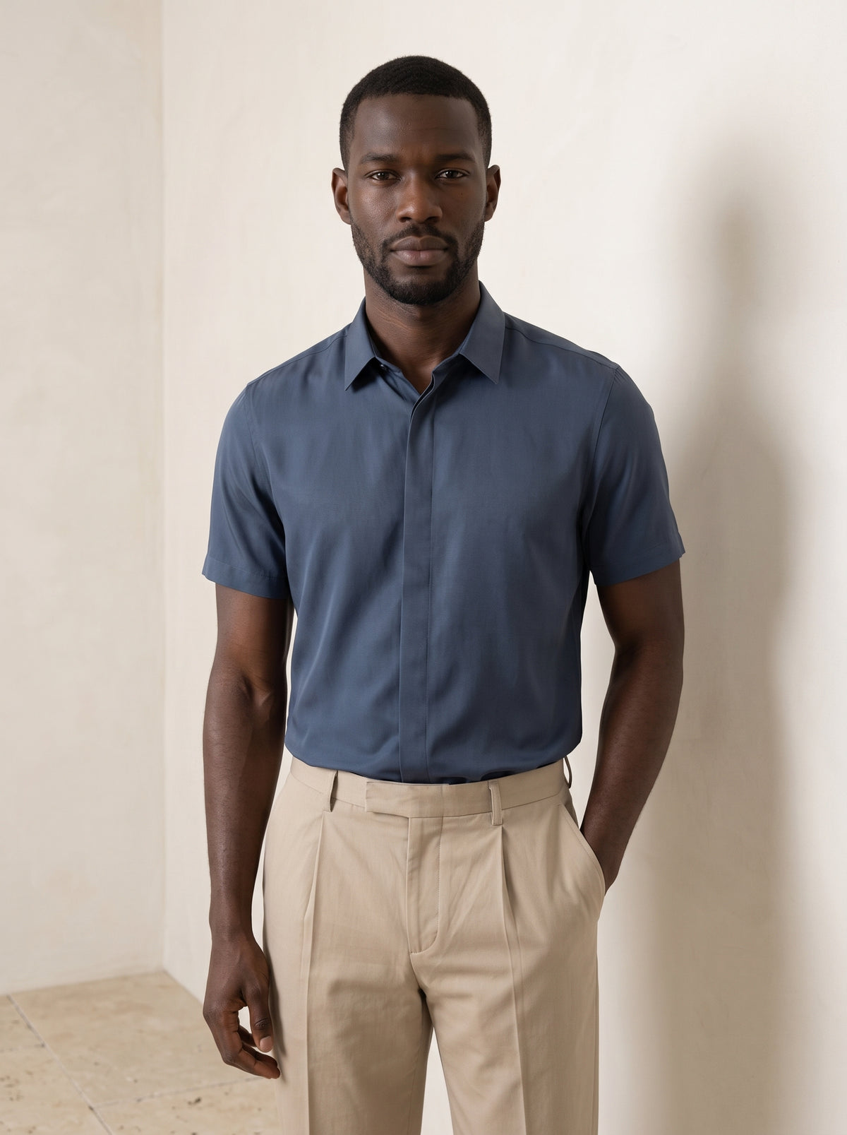 Azul-marinho | Camisa de seda e viscose Polignano azul-marinho – vista de frente, recorte próximo