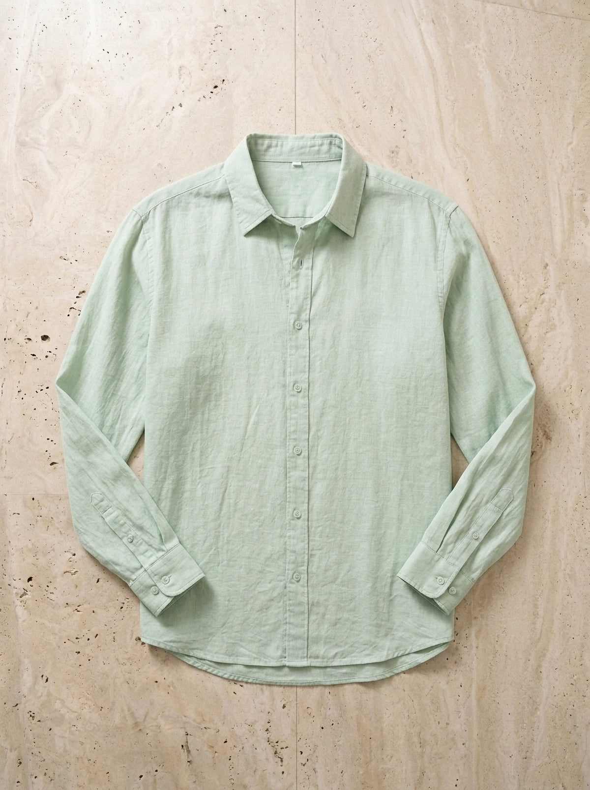Verde | Camisa de linho Ponta Delgada verde – peça sozinha vista de cima