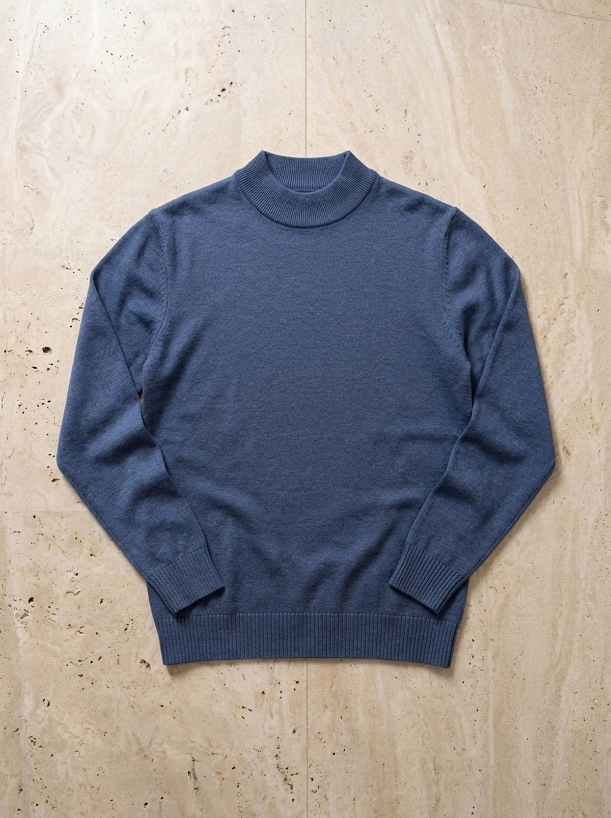Azul-claro | Suéter meia gola de viscose Pontresina azul-claro – peça sozinha vista de cima