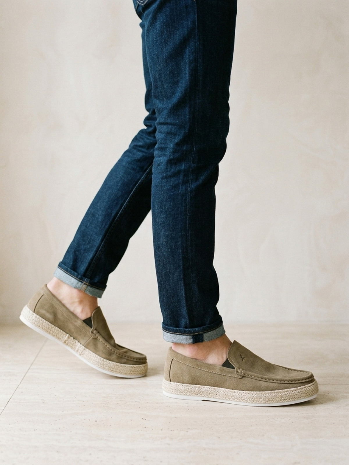 Caqui | Mocassim Sartong Poprad caqui – vista lateral no pé