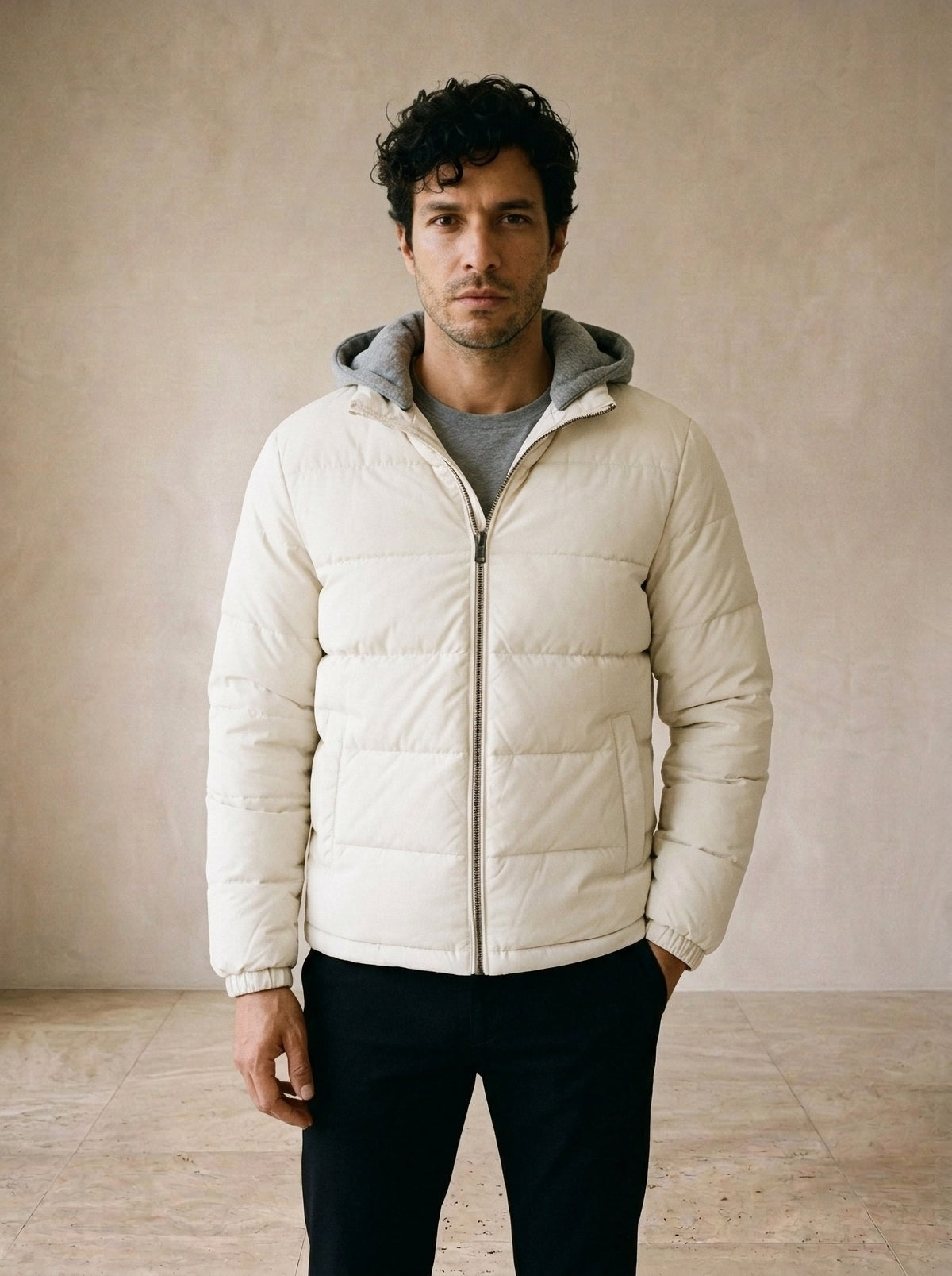 Off-white | Jaqueta puffer com capuz Prato off-white – vista de frente, recorte próximo