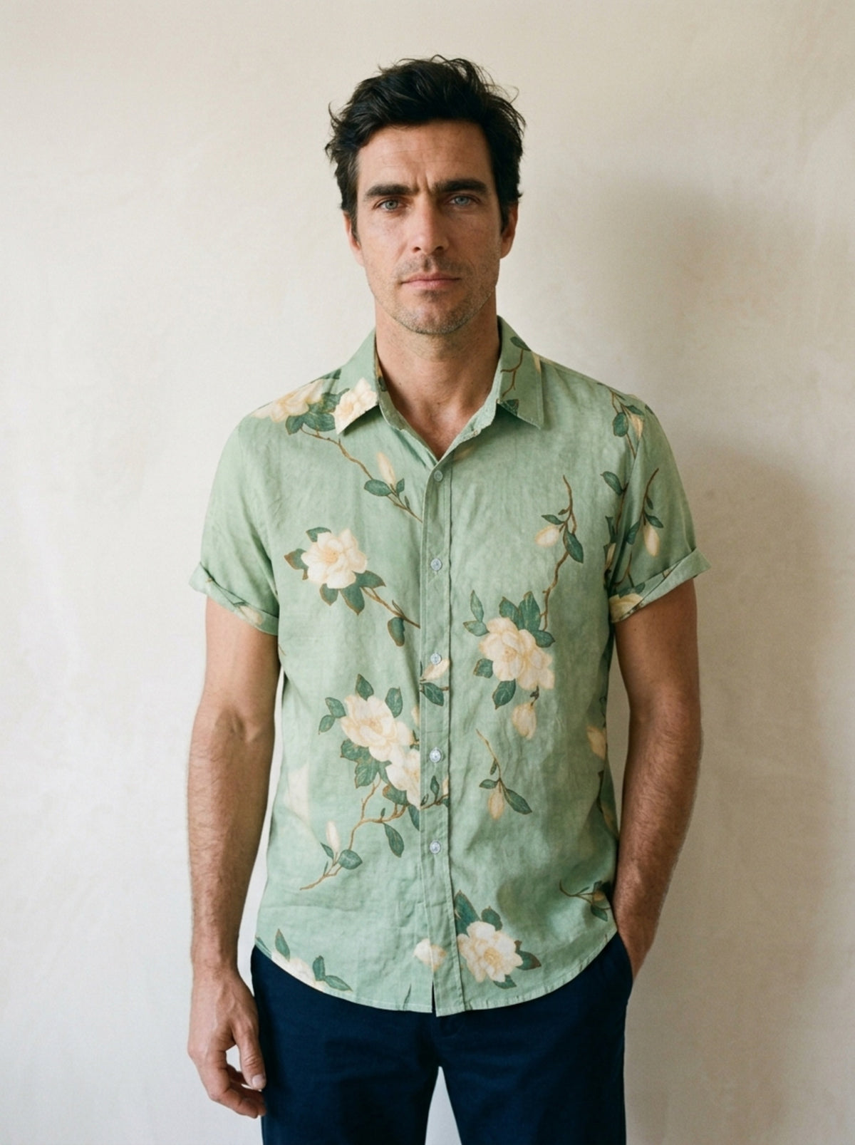 Verde | Camisa floral Provence verde – vista de frente, recorte próximo