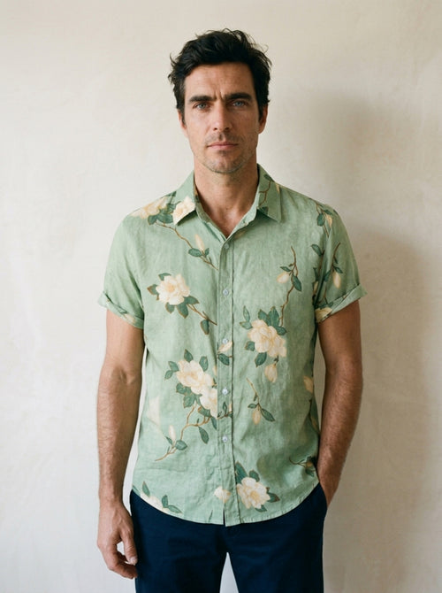 Verde | Camisa floral Provence verde – vista de frente, recorte próximo