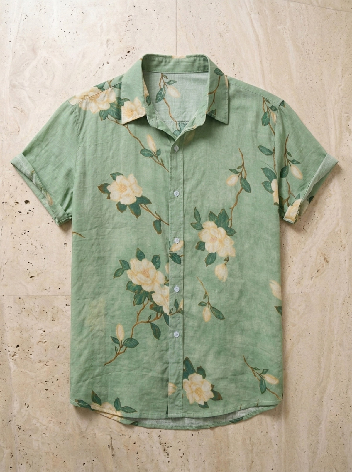 Verde | Camisa floral Provence verde – peça sozinha vista de cima
