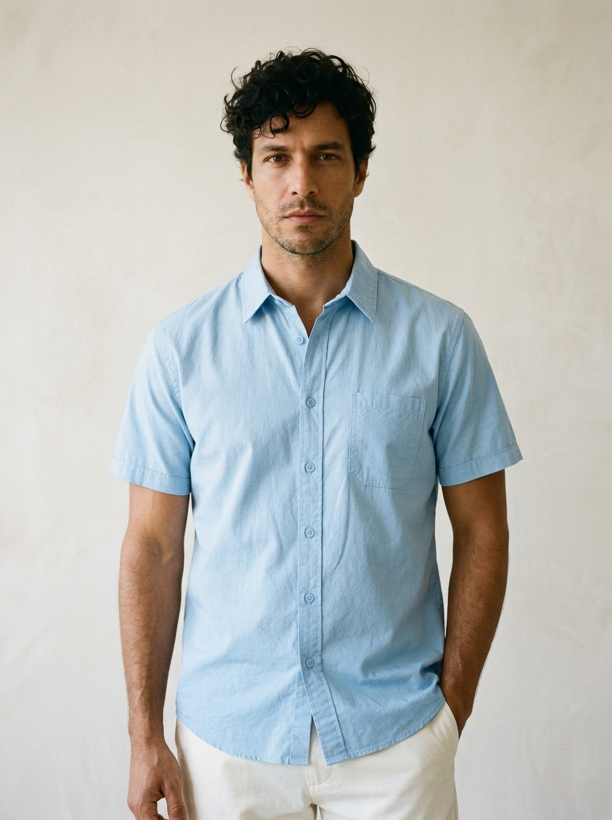 Azul | Camisa social slim Riquewihr azul – vista de frente, recorte próximo