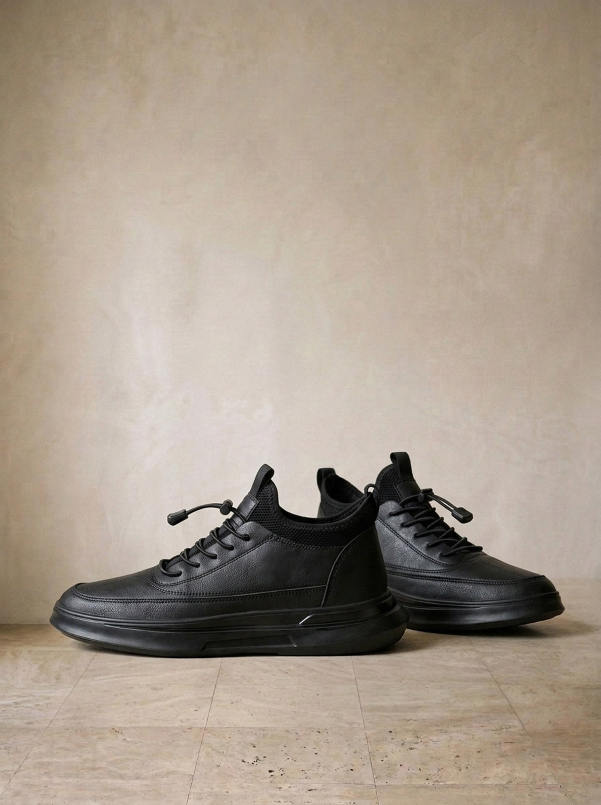 Preto | Sapatênis de couro ecológico Rovinj preto – par de lado, foto de produto