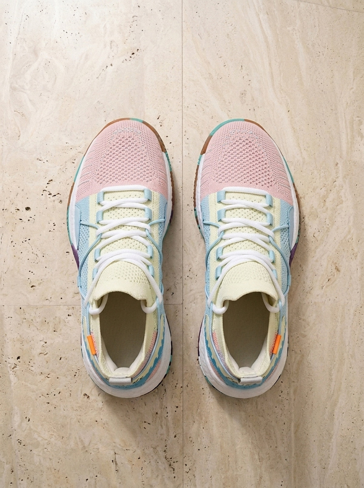 Rosa e azul | Tênis casual Saas-Fee rosa e azul – par visto de cima