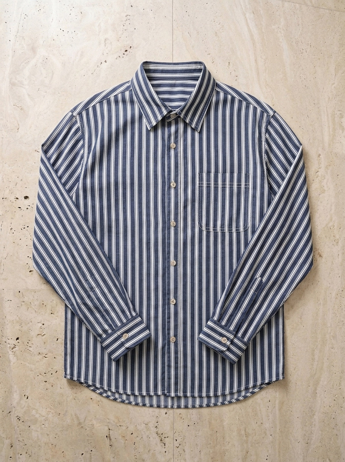 Listrado azul-marinho | Camisa social listrada Saint Moritz listrado azul-marinho – peça sozinha vista de cima