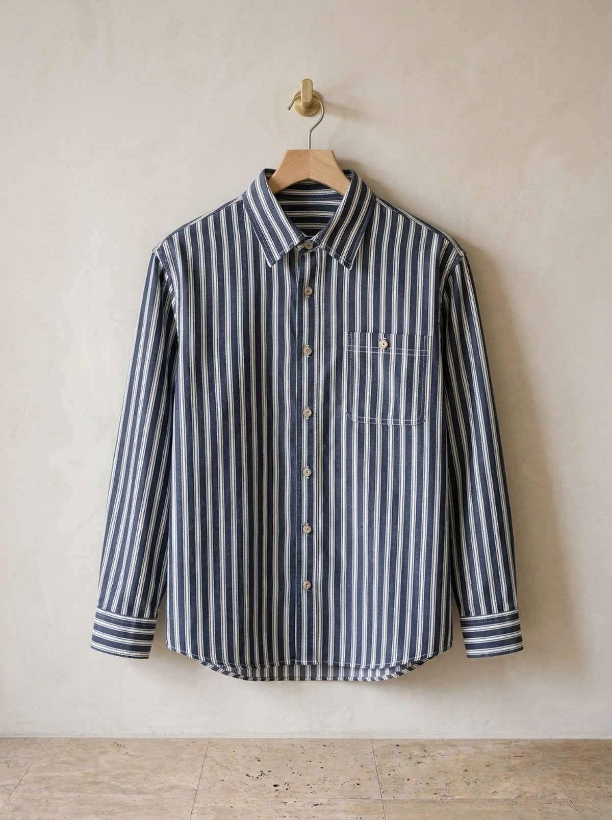 Listrado azul-marinho | Camisa social listrada Saint Moritz listrado azul-marinho – peça sozinha, foto de produto