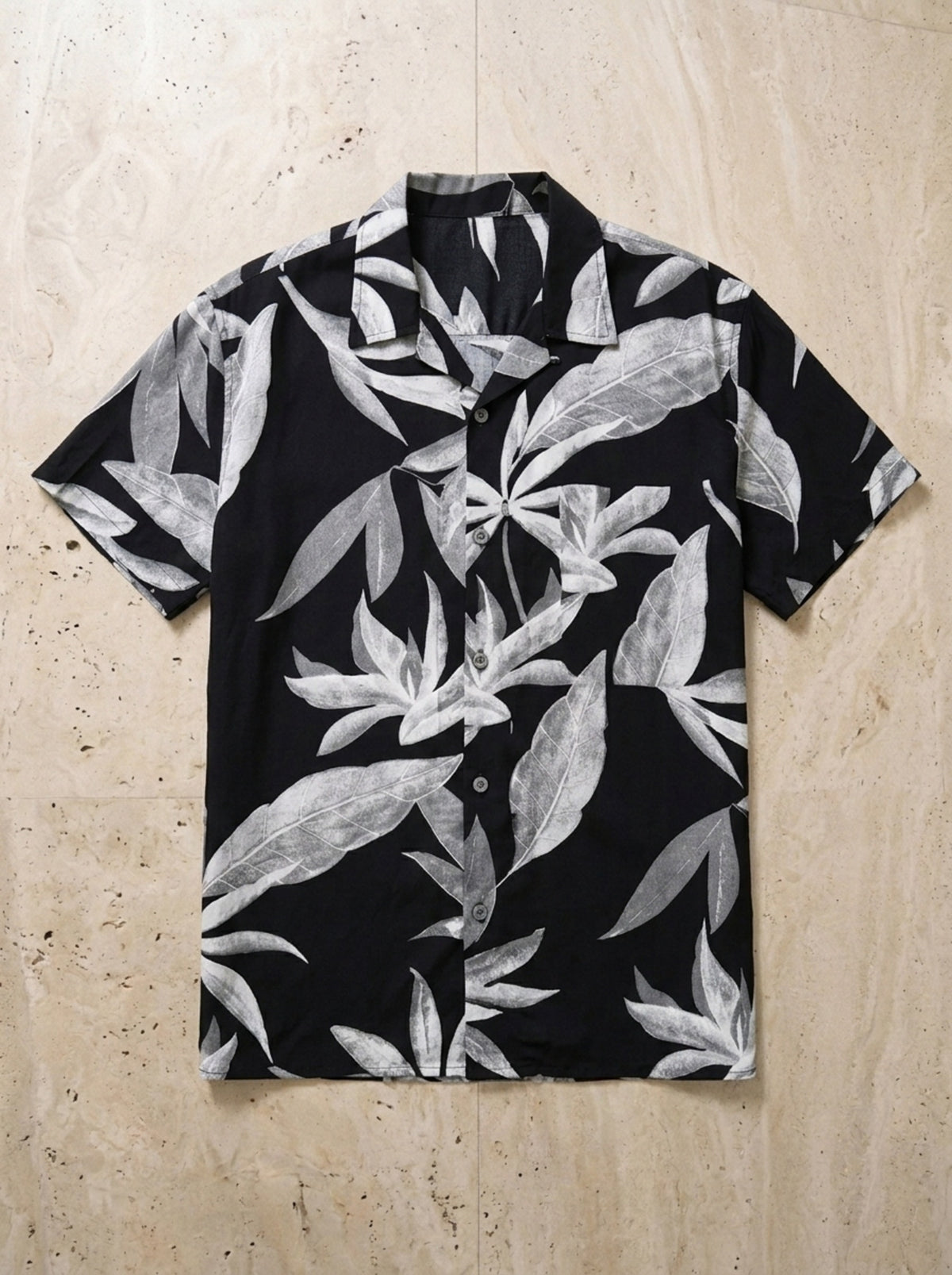 Preto | Camisa estampada de folhas Santillana preto – peça sozinha vista de cima