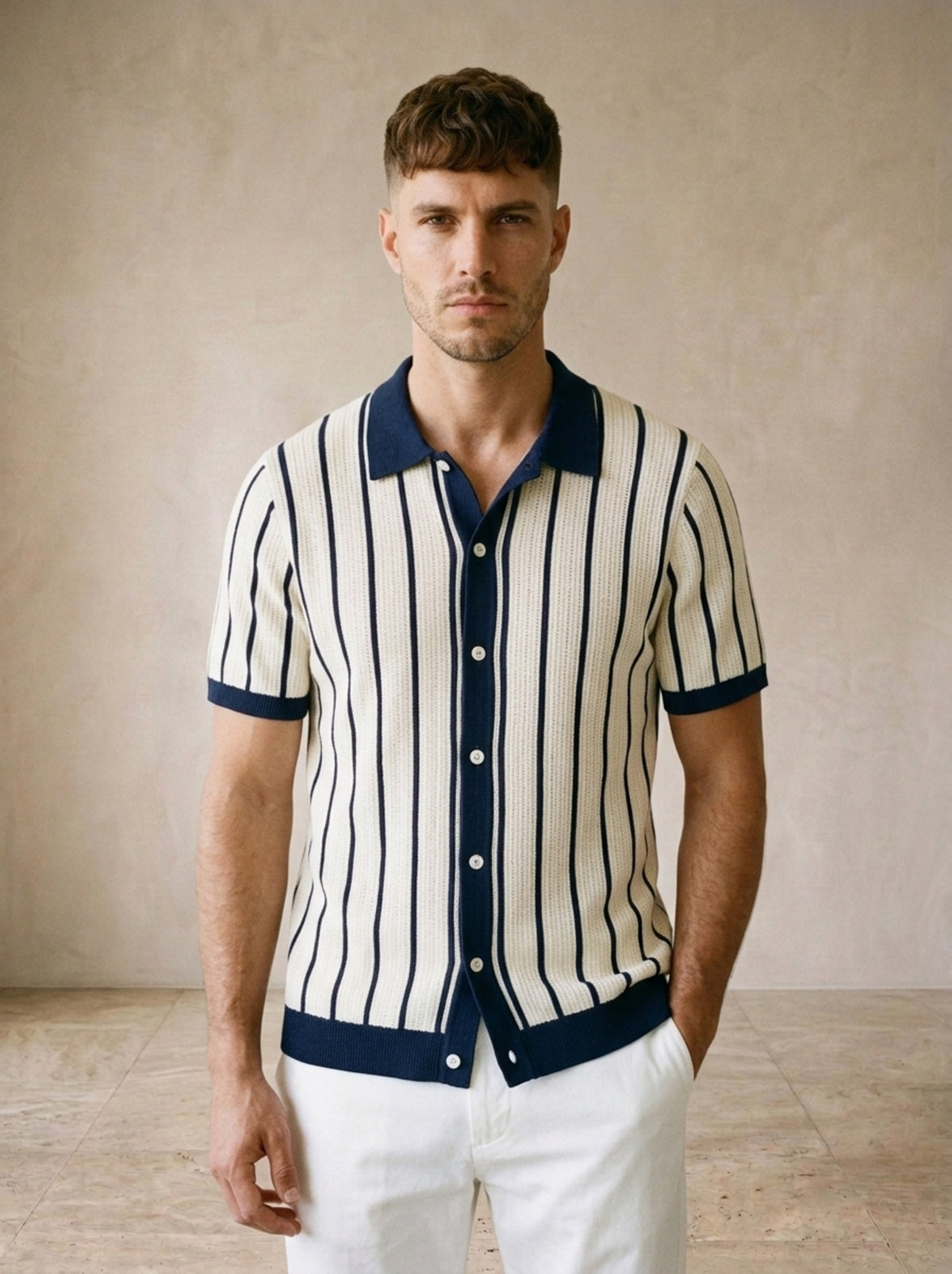 Camisa de tricô listrada Sassari – vista de frente, recorte próximo