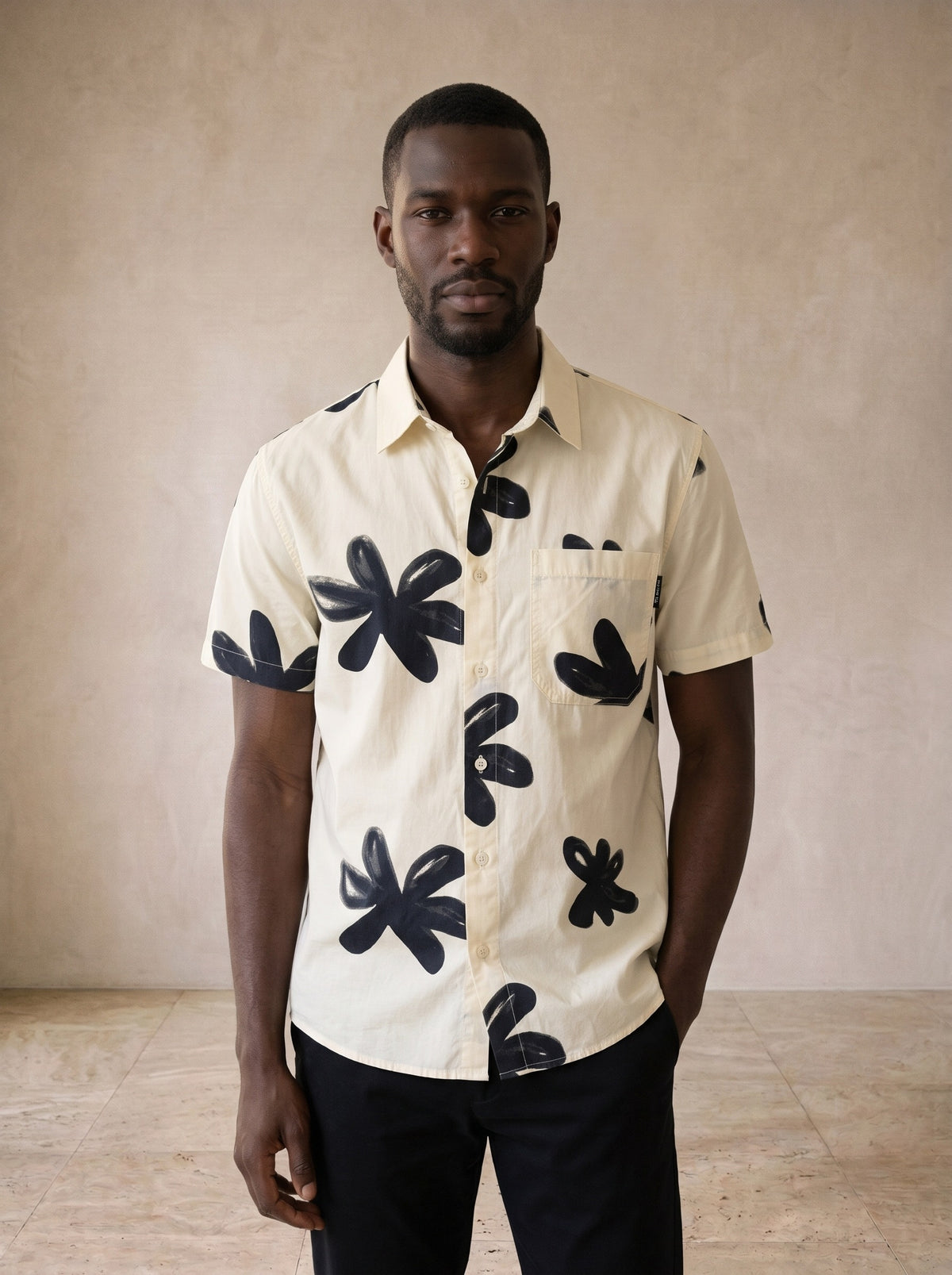 Camisa estampa floral Selfoss – vista de frente, recorte próximo